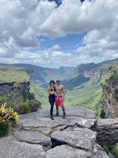 Vista panorâmica do Vale do Pati com montanhas e vegetação ao amanhecer